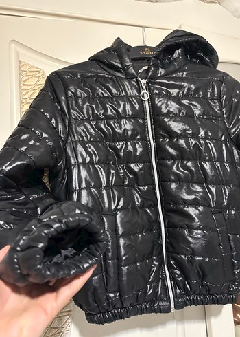 Siyah Kapüşonlu Mini Fermuarlı Kadın Mont - Görsel 3