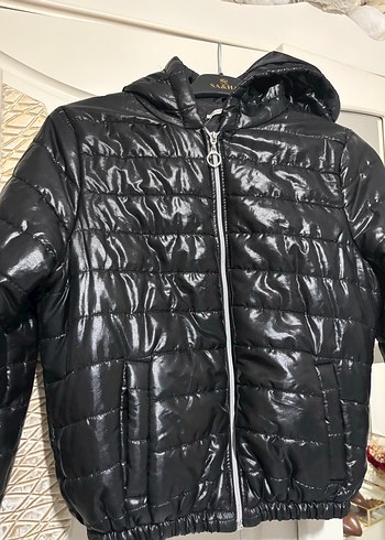 Siyah Kapüşonlu Mini Fermuarlı Kadın Mont - Görsel 2