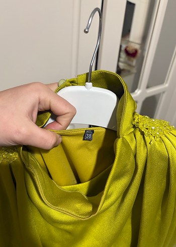 Sarı Parlak Drapeli Uzun Abiye Elbise - Görsel 6