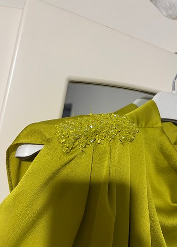 Sarı Parlak Drapeli Uzun Abiye Elbise - Görsel 3