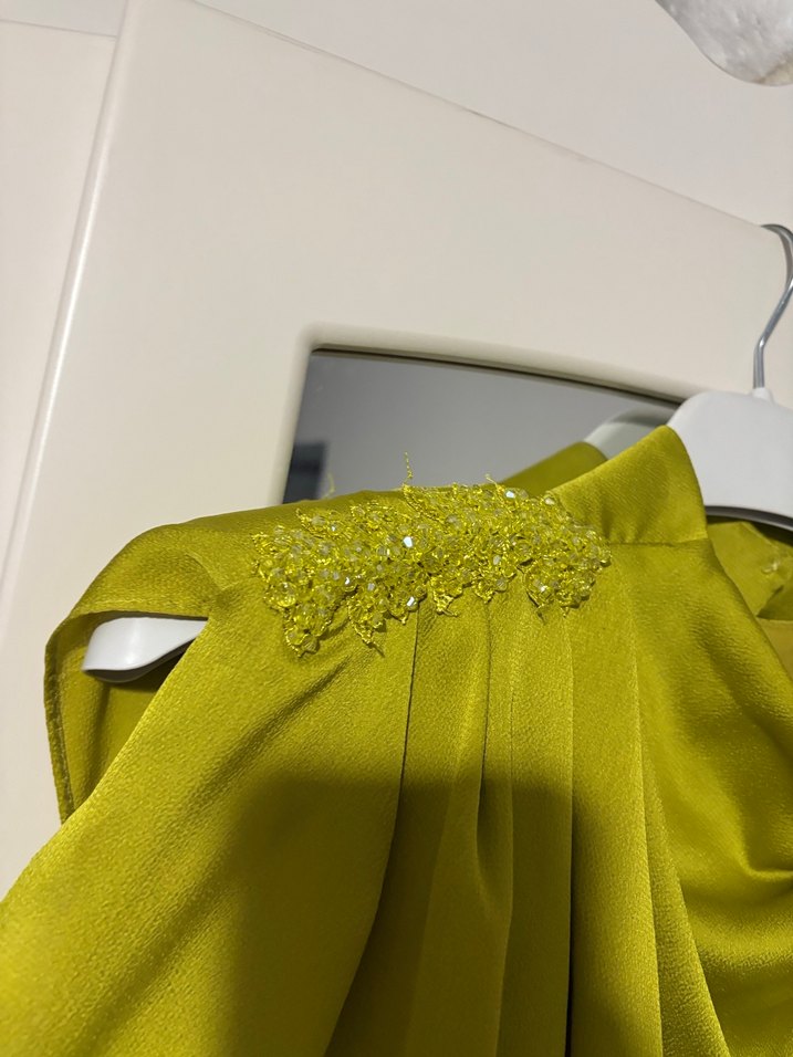 Sarı Parlak Drapeli Uzun Abiye Elbise - Görsel 3