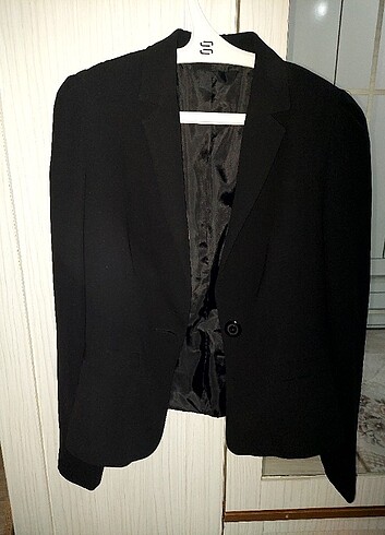Siyah pantolon ve etek üzeri Tek düğme ceket 