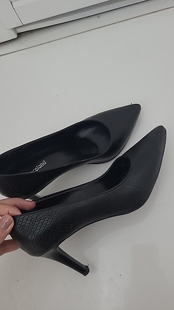 Deichmann 38 numara Siyah stiletto topuğu çok yüksek veya kısa değil, orta