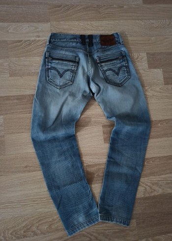 Levis 32