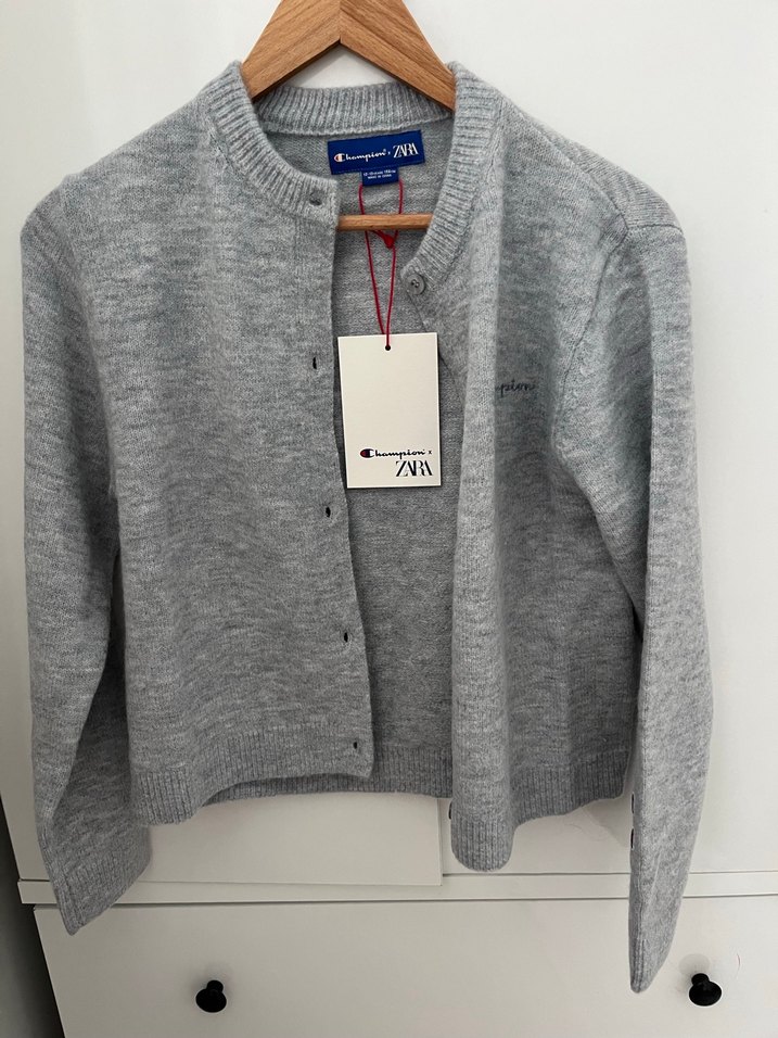 Gri Düğmeli Kadın Hırka - Görsel 2