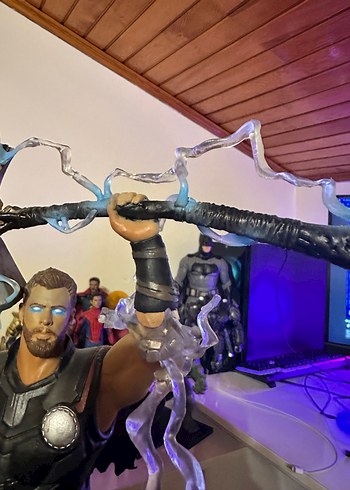 Diamond Select Marvel Thor Figürü - Görsel 2