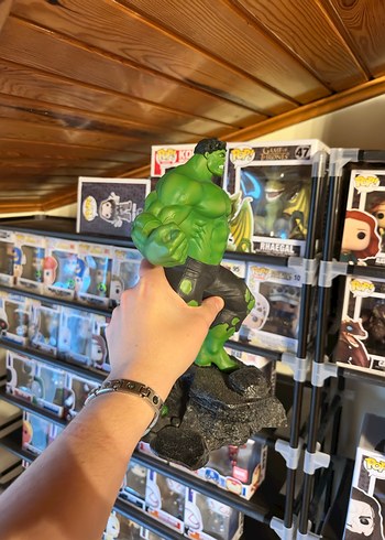 Diamond Select Gallery Hulk Figürü - Görsel 2