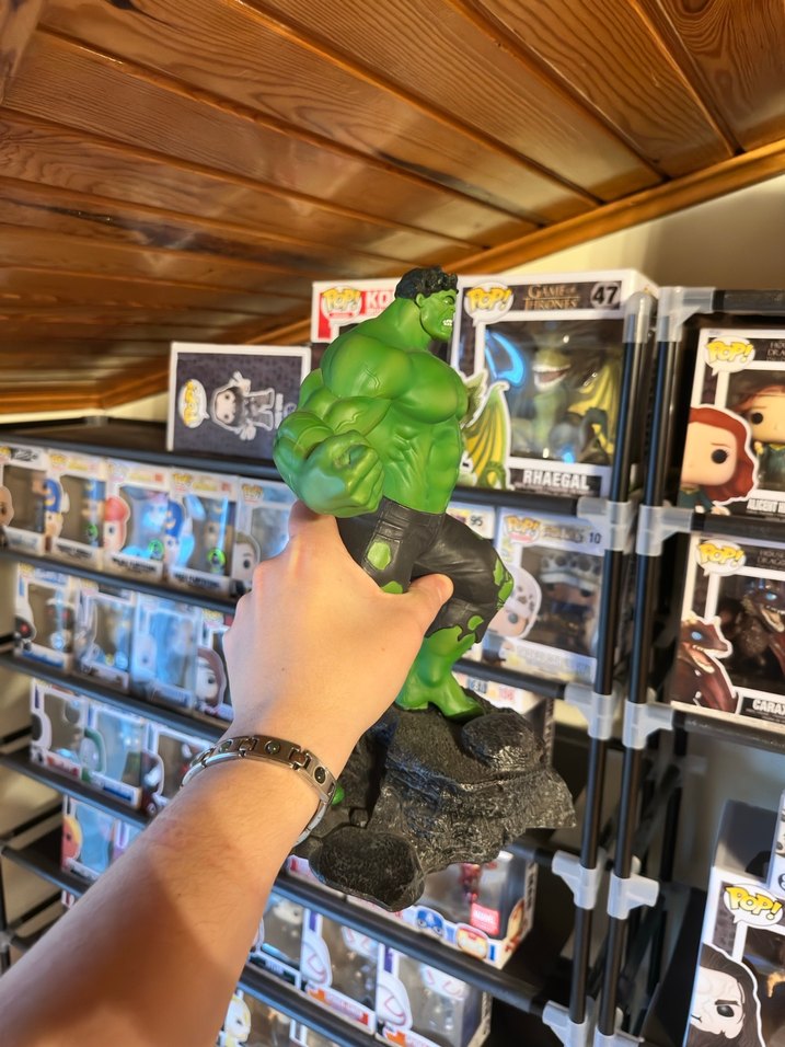 Diamond Select Gallery Hulk Figürü - Görsel 2