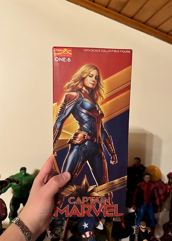 Crazy Toys Captain Marvel Figürü - Görsel 2