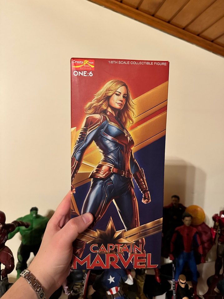Crazy Toys Captain Marvel Figürü - Görsel 2