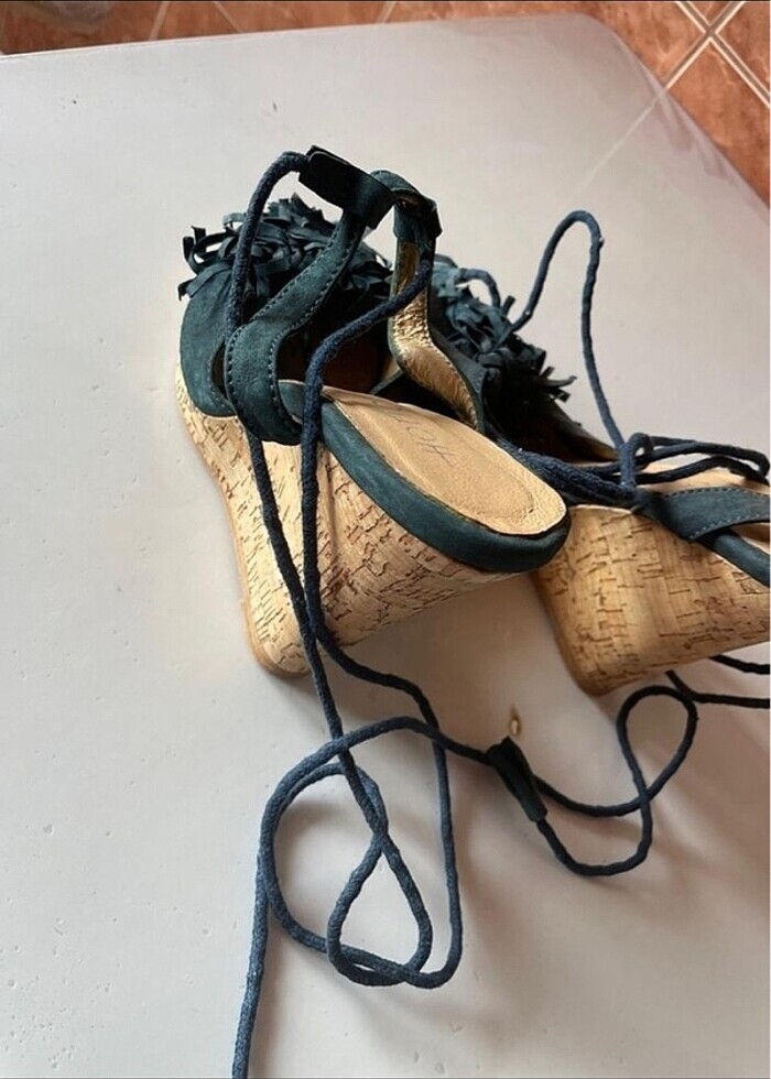 Dolgu topuklu ayakkabı - Görsel 2