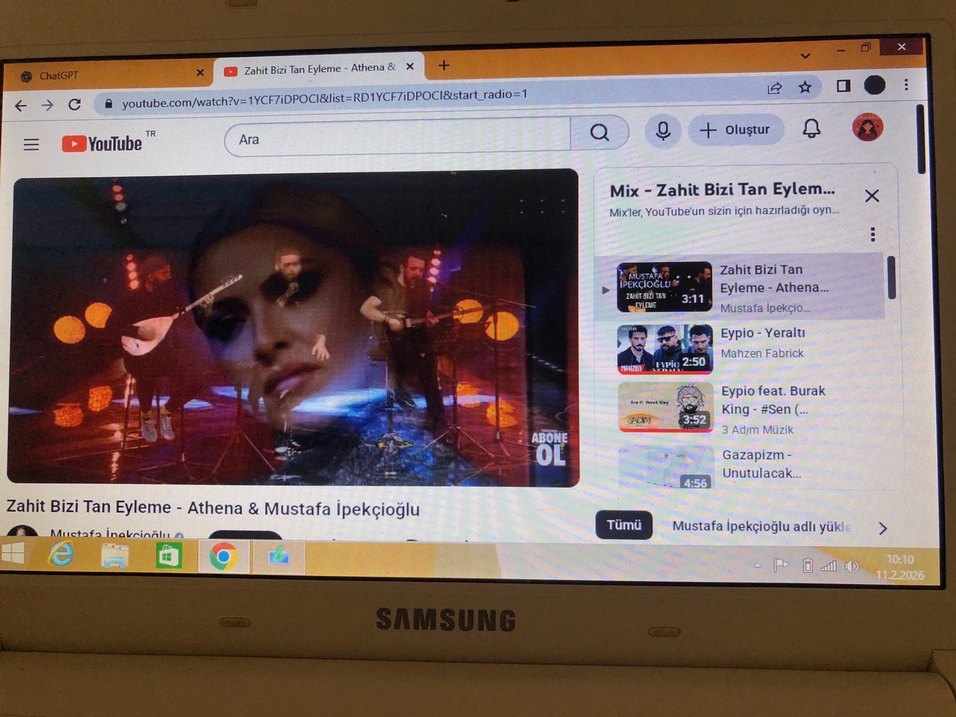 Beyaz Samsung Laptop - Görsel 4