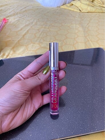 Essence Cranberry lip oil