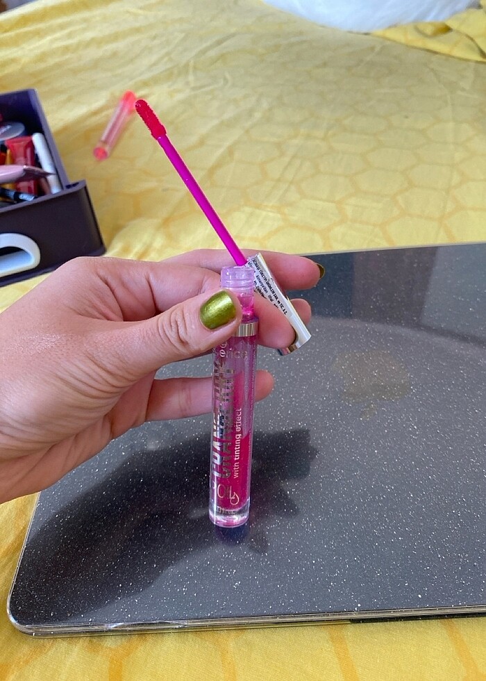 Essence Cranberry lip oil - Görsel 3