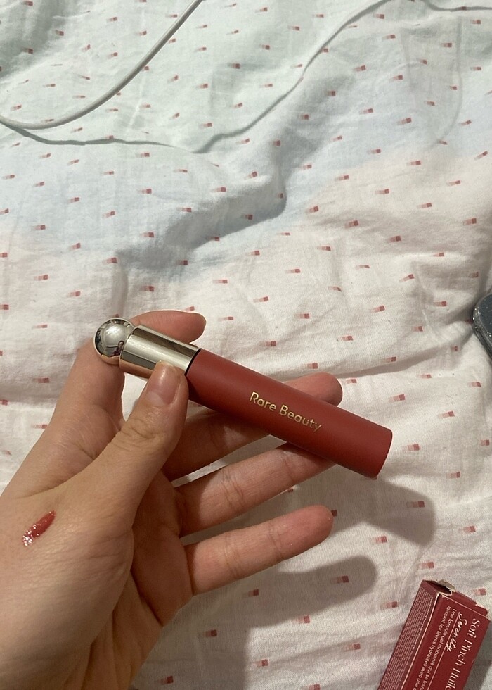 RARE BEAUTY LIP OIL SERENITY - Görsel 2