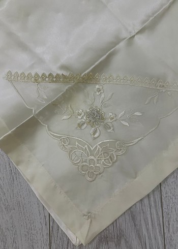 Diğer Nakışlı Bej Parlak bohça ve kuranlım