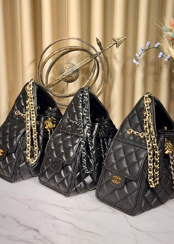 Chanel Chanel Zincir Detaylı Siyah Deri Gotik Çanta