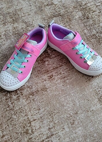 Işıklı Skechers kız bot 