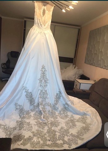 A kesim Uzun Beyaz Gelinlik - Görsel 3