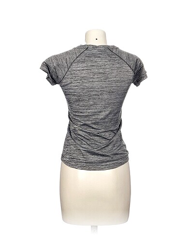 m Beden Diğer T-shirt %70 İndirimli.