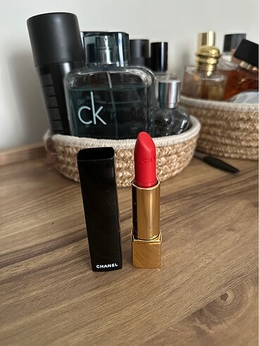 Chanel rouge allure velvet serisi kirmizi yeni gibi