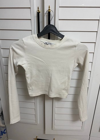 Beyaz Uzun Kollu Crop Top - Görsel 2