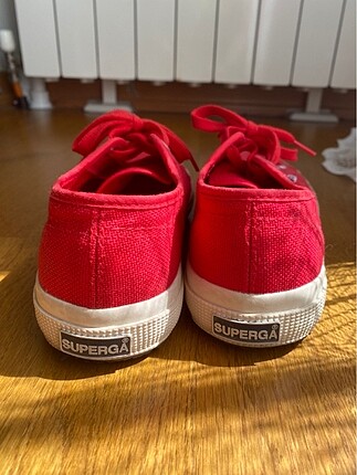 38 Beden Superga