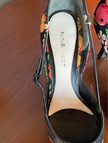 Nine West Kumaş ve deri detaylı. Nıne west ayakkabı.