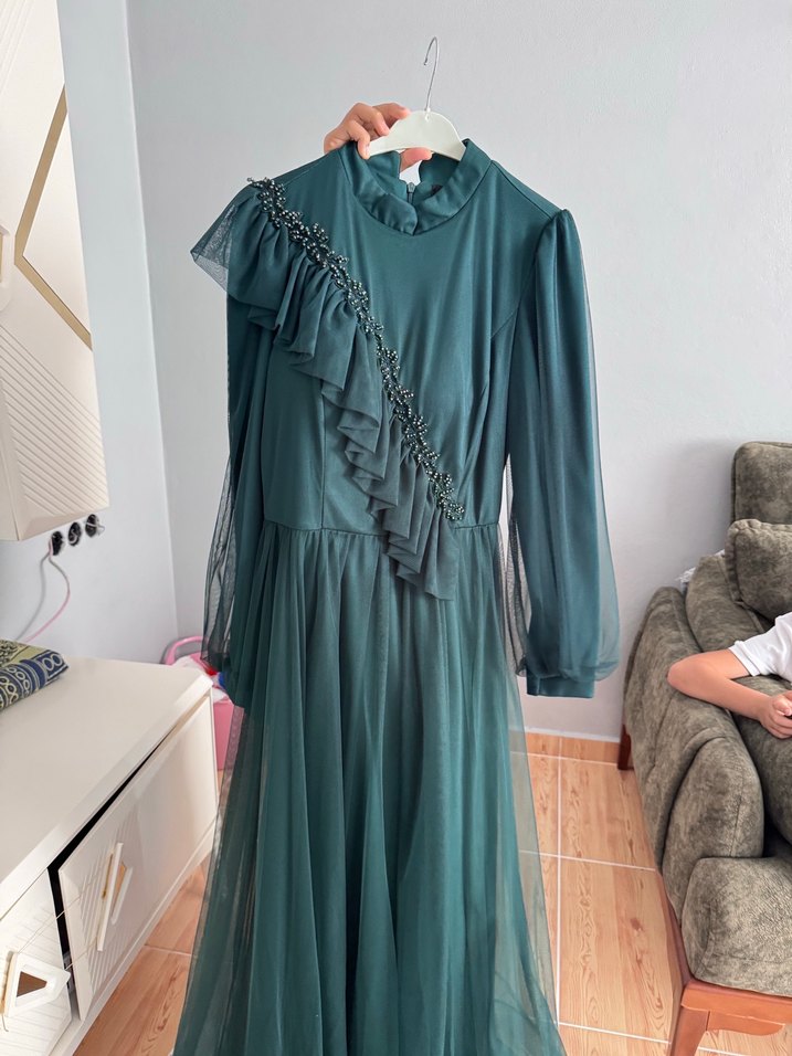 Uzun Kol Drapeli Yeşil Tesettür Abiye Elbise - Görsel 4