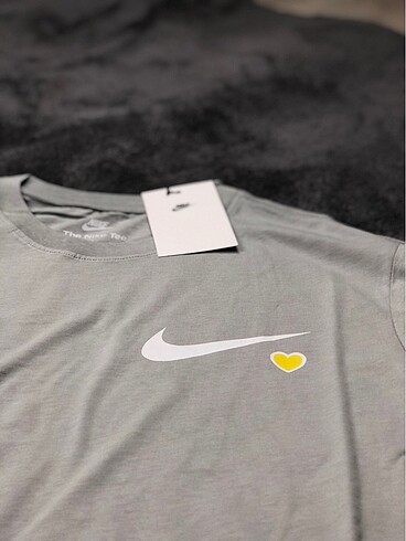 Nike Nike Heart Swoosh Tee