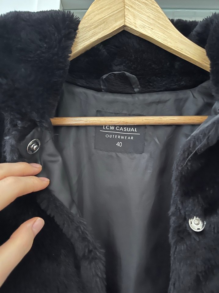 Siyah Kadın Peluş Kürk Detaylı Mont - Görsel 3