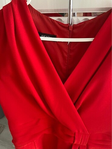 Kırmızı elbise - Görsel 8