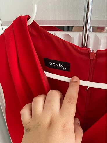 Kırmızı elbise - Görsel 6
