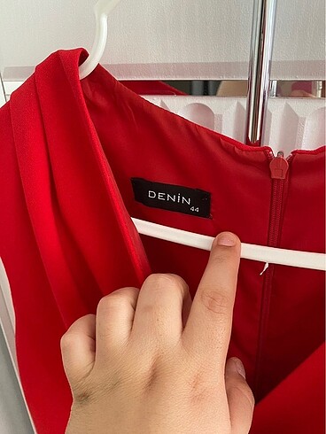 Kırmızı elbise - Görsel 7