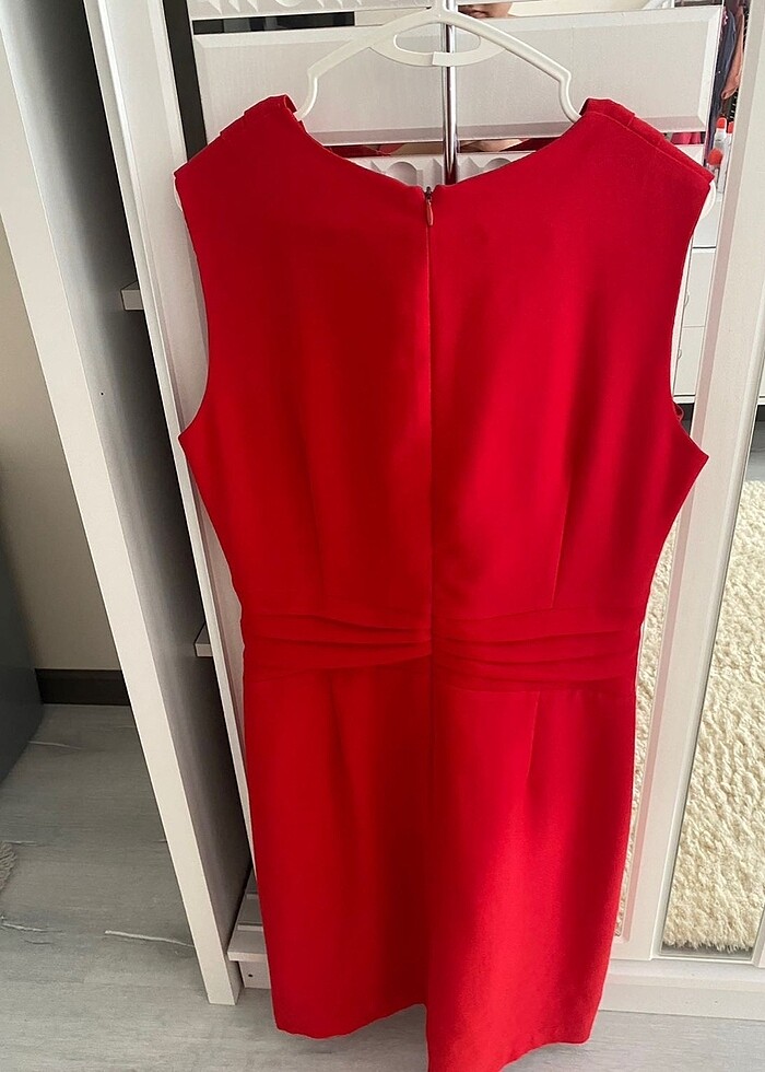 Kırmızı elbise - Görsel 2