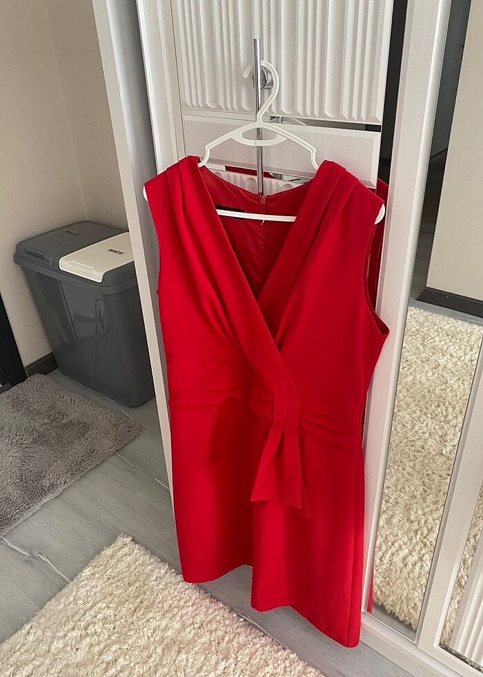 Kırmızı elbise - Görsel 3