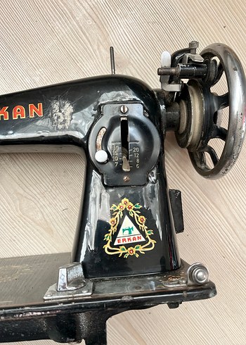 Siyah ve Sarı Antika Dikiş Makinesi - Görsel 7