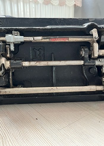 Siyah ve Sarı Antika Dikiş Makinesi - Görsel 6