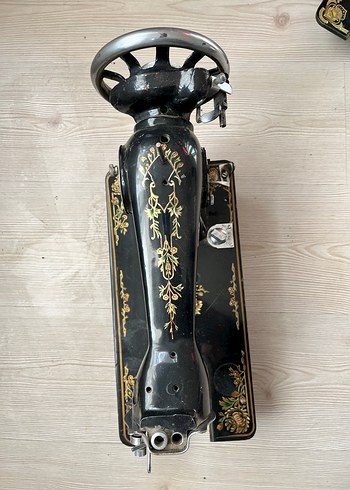 Siyah ve Sarı Antika Dikiş Makinesi - Görsel 9