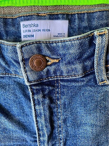 s Beden mavi Renk Bershka şık kot şort.