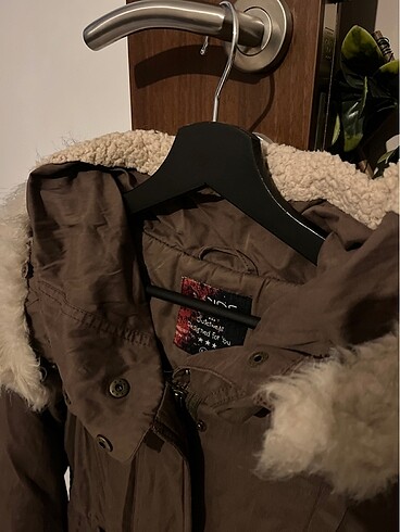 LC Waikiki Koyu yeşil mont kürklü