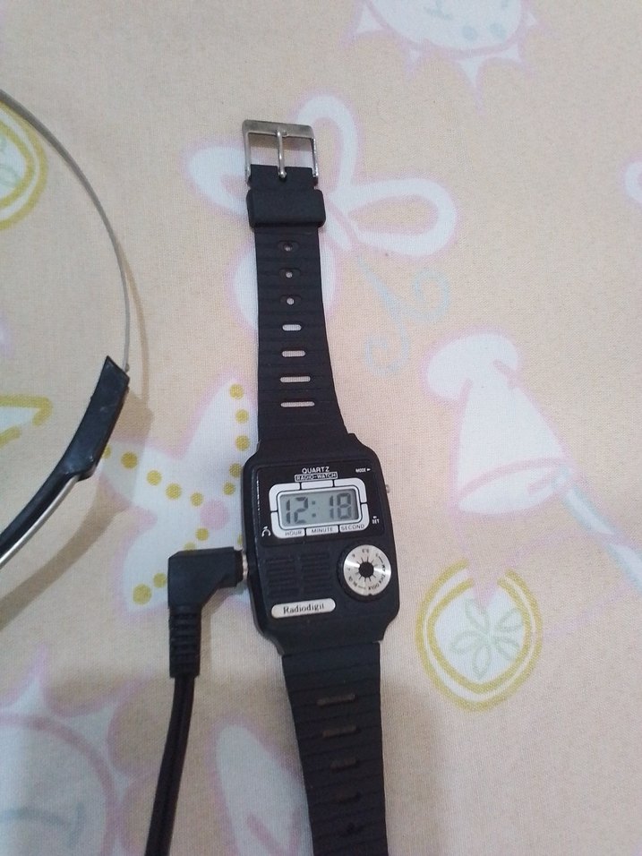 Dünya radyosu özellikli radyolu kol saati - Görsel 3