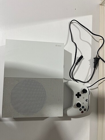 SIFIR GİBİ Xbox One S 1 TB (1 koluyla birlikte)