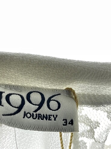 34 Beden beyaz Renk Journey Bluz %70 İndirimli.