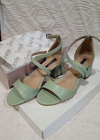Mint yeşili topuklu sandalet 