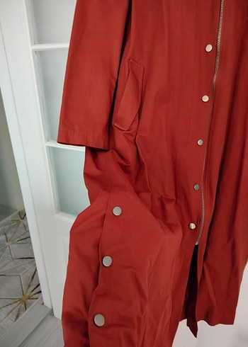 kiremit Uzun Düğmeli Kadın Yağmurluk - Görsel 3