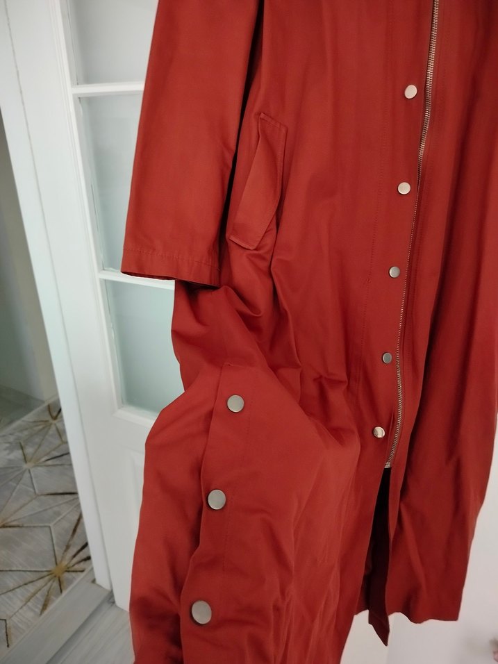 kiremit Uzun Düğmeli Kadın Yağmurluk - Görsel 3