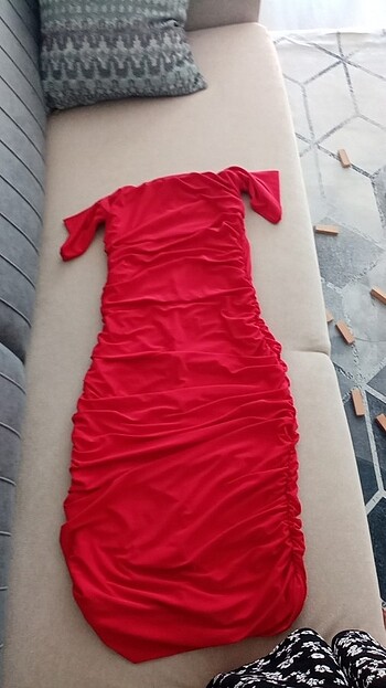 l Beden kırmızı Renk Vücudu saran Kırmızı elbise
