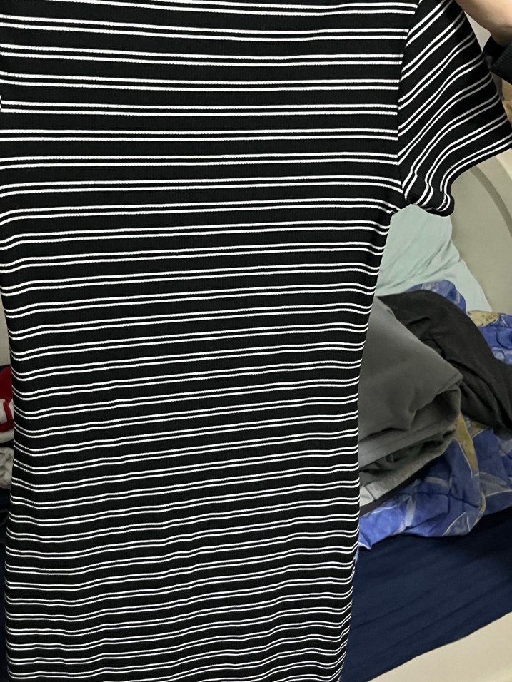 Siyah Beyaz Çizgili Midi Elbise Yırtmaç detatlı - Görsel 3