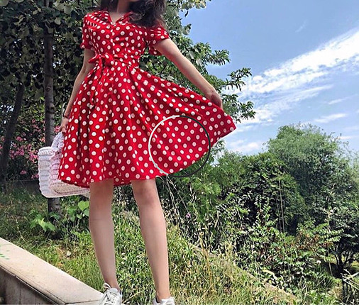 Kırmızı yeni elbise
